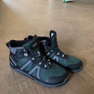 Zero hiking boots